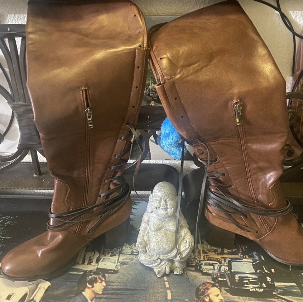 Boots - Picture 5 of 10
